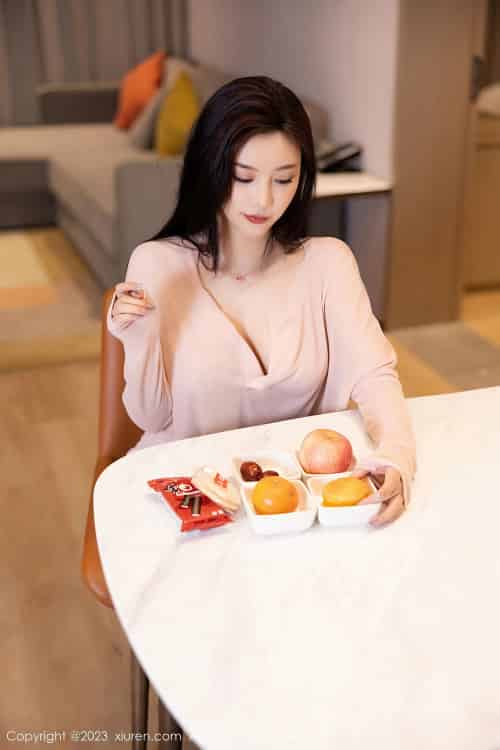 [XiuRen秀人网] No.6788 杨晨晨Yome – 黑丝美臀+粉色服饰性感写真