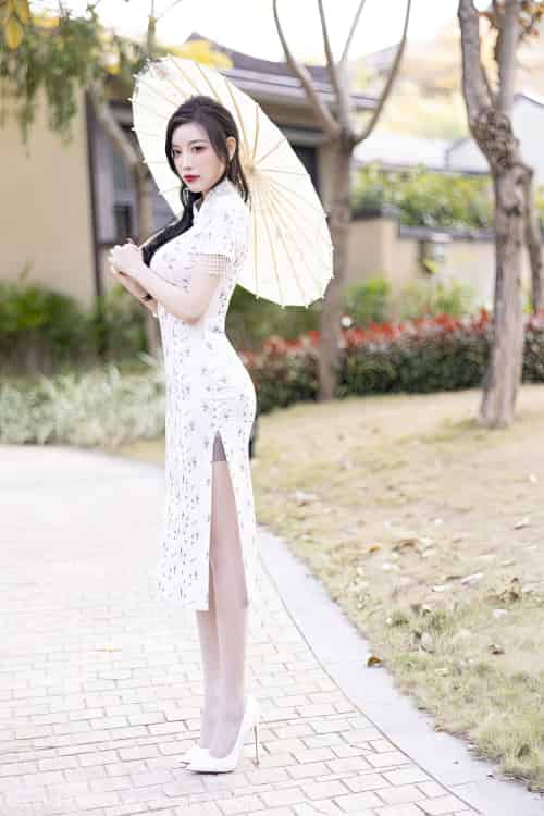 [秀人XiuRen] No.6186 杨晨晨Yome – 旗袍服饰+诱人灰丝海南岛旅拍-初遇资源网