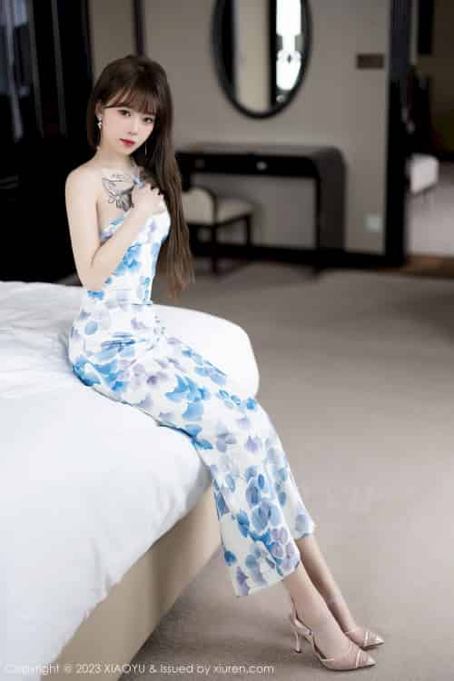 语画界美女模特小奶瓶呜呜露肩连衣裙极致美腿性感写真-初遇资源网