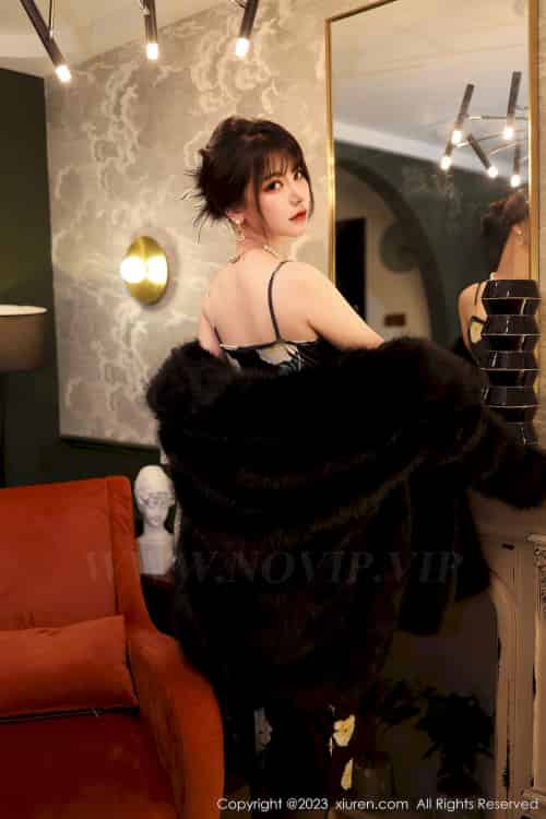 秀人网新人嫩模桃桃子_黑色花朵图案长裙黑丝性感写真