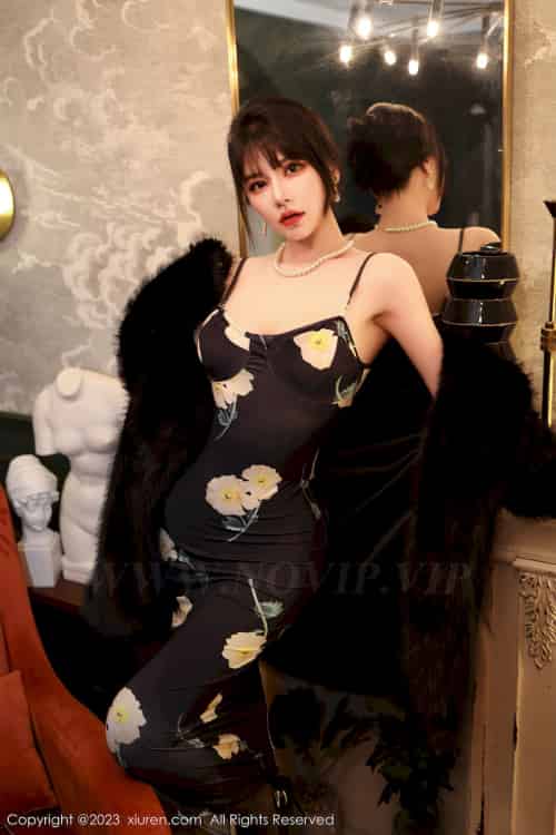 秀人网新人嫩模桃桃子_黑色花朵图案长裙黑丝性感写真