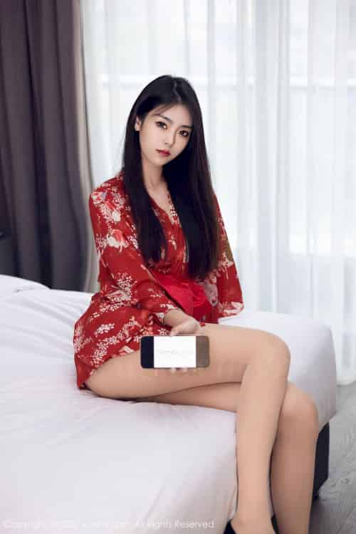 [秀人XiuRen] No.5736 模特可乐Vicky – 红色服饰+原色丝袜性感写真-初遇资源网