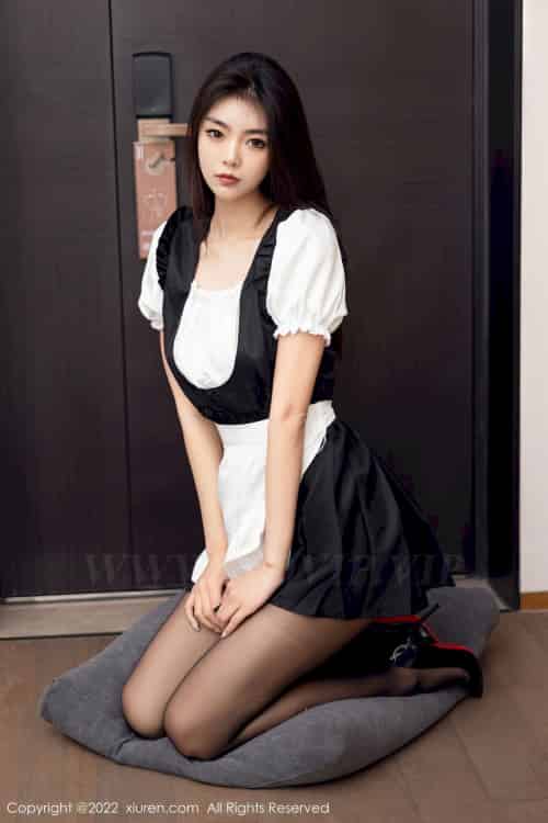 [秀人XiuRen] No.5706 模特可樂Vicky – 厨娘服饰+黑丝高跟鞋性感写真
