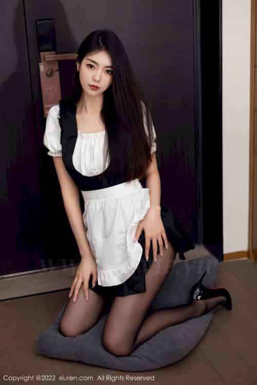 [秀人XiuRen] No.5706 模特可樂Vicky – 厨娘服饰+黑丝高跟鞋性感写真-初遇资源网