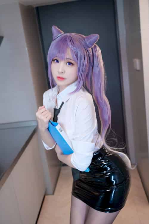 邻家少女miko酱ww黑丝美腿职场OL白领风格清纯写真
