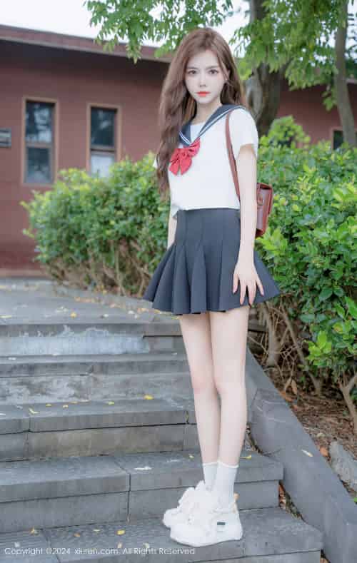 秀人网模特拍黄瓜girl修长美腿搭配JK制服首套写真