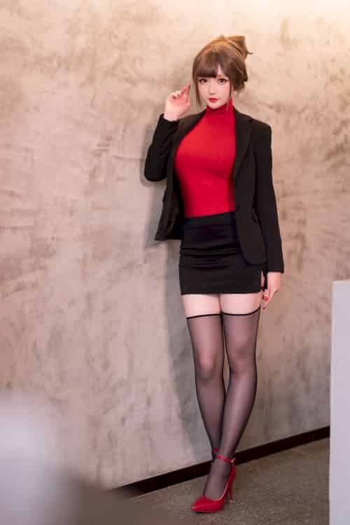 Coser小姐姐星之迟迟职场OL黑丝美腿约会主题写真-初遇资源网