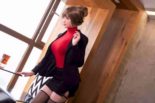 Coser小姐姐星之迟迟职场OL黑丝美腿约会主题写真
