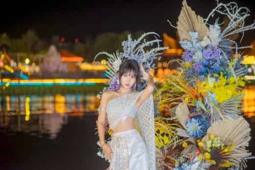 阳光美少女萌芽儿o0西双版纳傣族服饰户外甜美写真