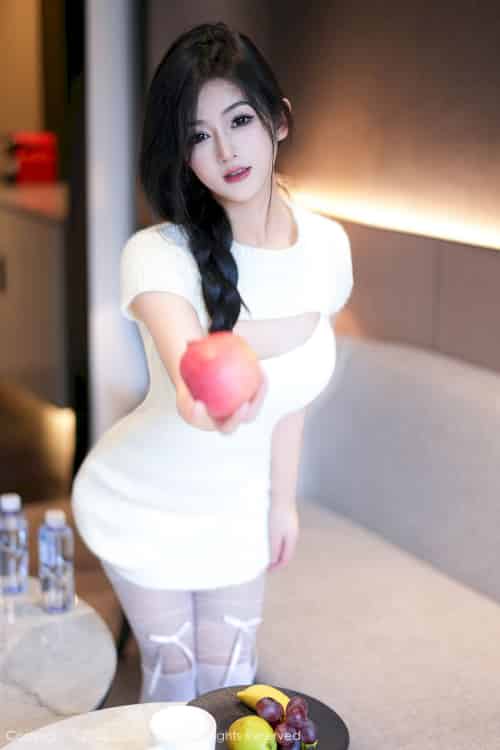 秀人网新人模特谭小灵连衣短裙搭配白色丝袜性感写真