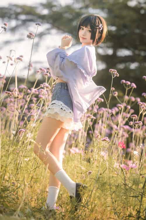 网络红人花柒Hana户外粉色花海青春阳光性感写真