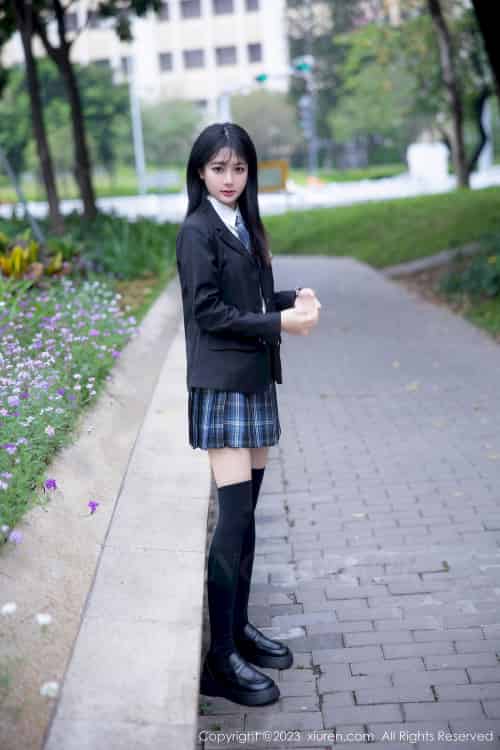 秀人网美女模特幼幼学妹制服格子裙搭配长筒袜性感写真