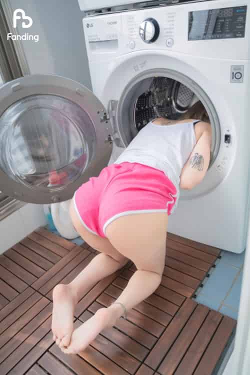 Fanding韩国美女Yeon清爽短发白嫩身材居家女友系列写真
