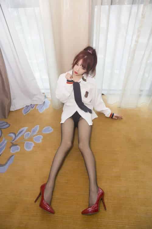 斗鱼美女主播小女巫露娜白衬衫黑丝美腿系列校园风套图