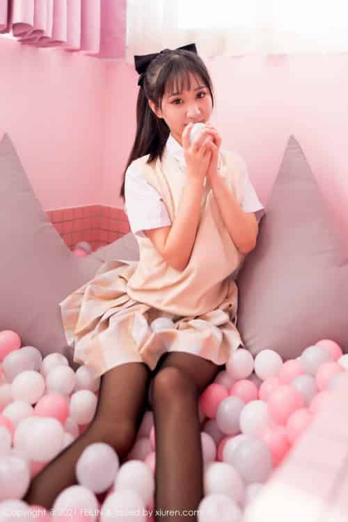 嗲囡囡美女模特小果冻儿jelly兔耳装与黑丝制服系列性感写真