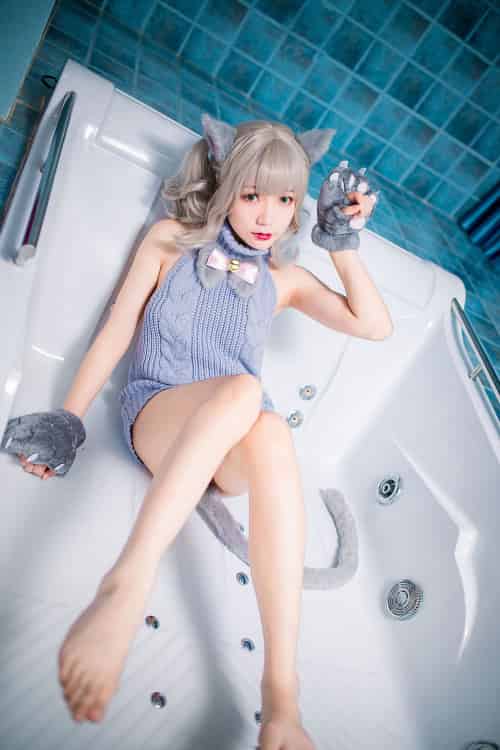 萝莉萌妹子真央Mao露背毛衣秀完美身材猫女郎装扮性感写真