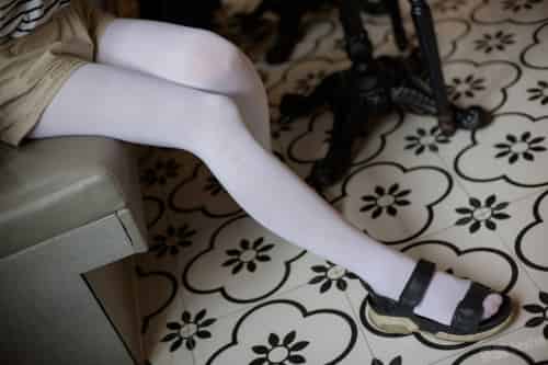 [森萝财团]萝莉丝足写真 Free-001-初遇资源网
