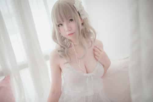 性感人气COSER Yoko宅夏Cos – 白色丝质连衣裙-初遇资源网
