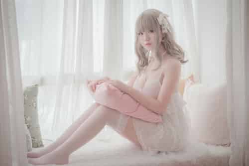 性感人气COSER Yoko宅夏Cos – 白色丝质连衣裙 