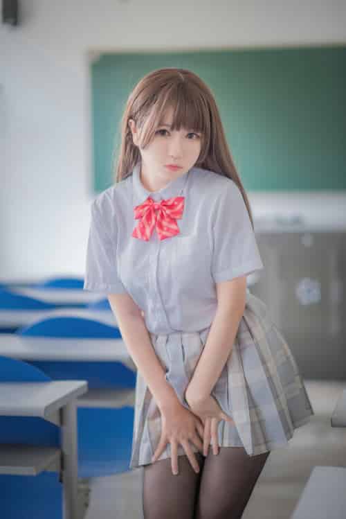 白金Saki写真 – 制服黑丝-初遇资源网