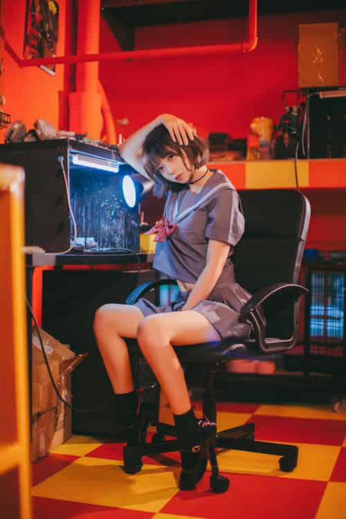疯猫ss – 被囚禁的少女 