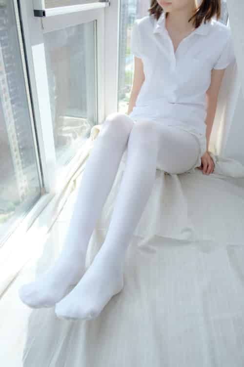 [森萝财团]R15-018窗台上的白丝少女-初遇资源网