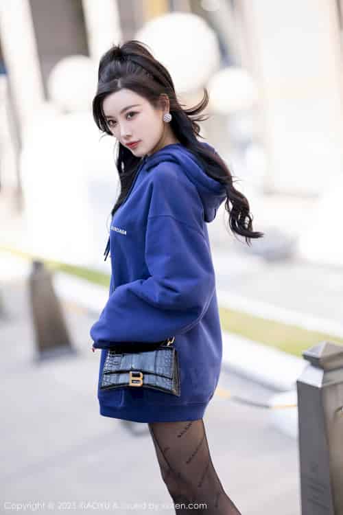 [语画界XIAOYU] Vol.946 女神杨晨晨Yome – 蓝色外套+魅惑黑丝私房写真-初遇资源网