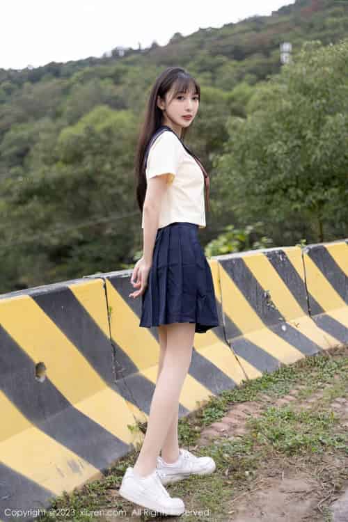 [秀人XiuRen] No.6126 模特林星阑 – 学妹制服+原色丝袜海南岛旅拍