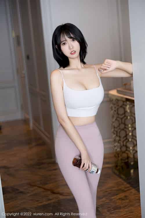 [秀人XiuRen] No.5885 模特林子遥 – 浅色瑜伽服+曼妙身姿性感写真-初遇资源网