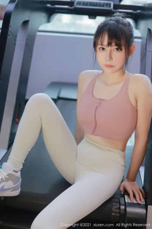 秀人网新人模特韩希蕾健身房紧身裤运动内衣服饰性感写真