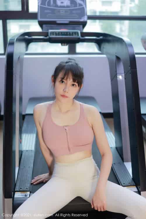 秀人网新人模特韩希蕾健身房紧身裤运动内衣服饰性感写真