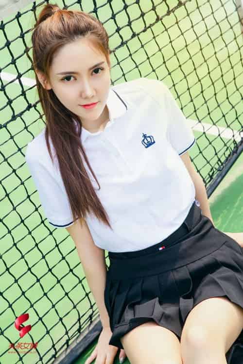 头条女神网球美少女冯雪娇SIR性感超短裙修长美腿户外写真