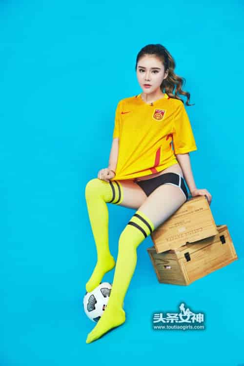 头条女神足球宝贝爱丽莎Lisa极品身材世界杯特辑大尺度写真