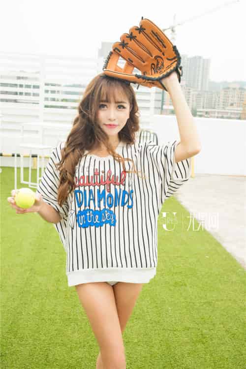 尤果网极品美女Enjoy球场比基尼内衣爆乳诱惑写真