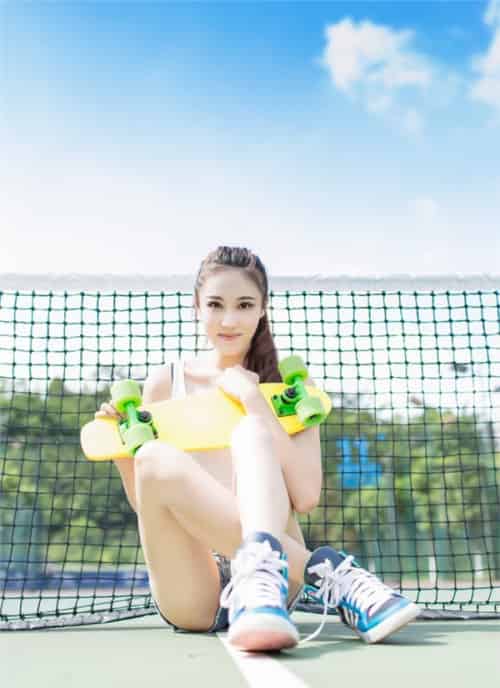 清纯美女校花球场气质写真 美丽的风景线