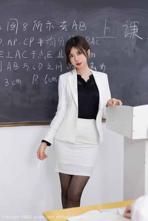 [秀人XiuRen] No.6008 女神绮里嘉ula – 白色制服+黑色衬衣性感写真-初遇资源网